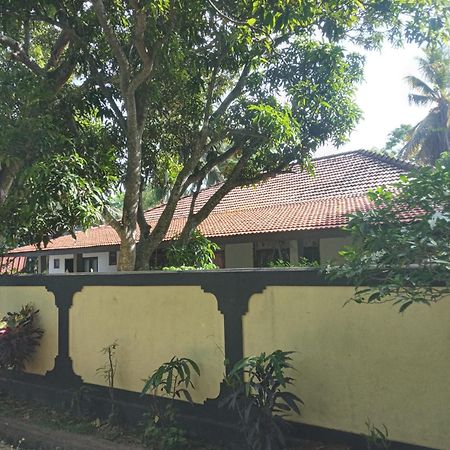 Water Front Home Stay And Resort 아누라다푸라 외부 사진