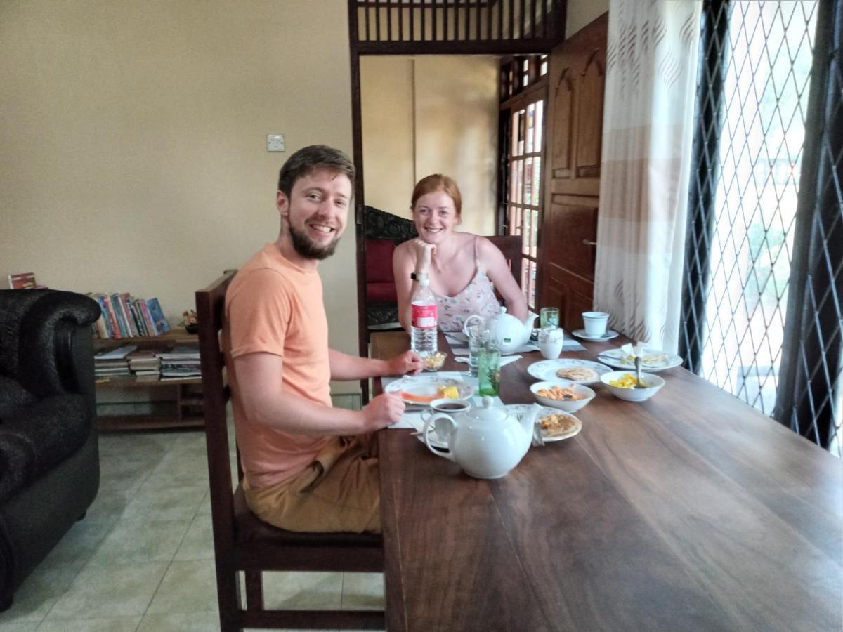 Water Front Home Stay And Resort 아누라다푸라 외부 사진