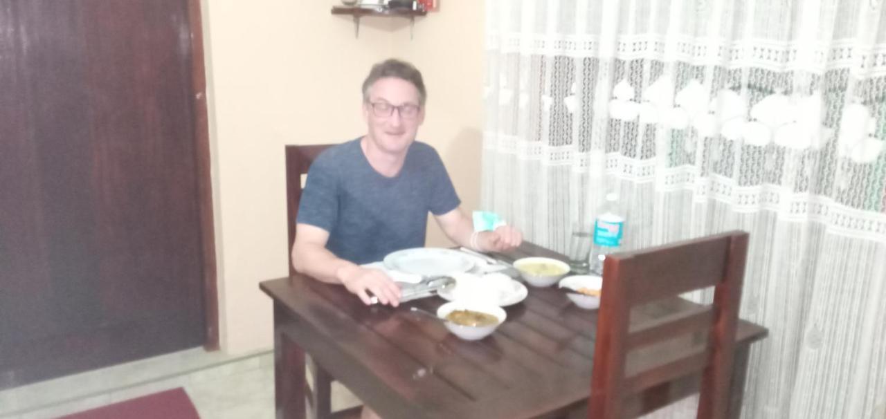 Water Front Home Stay And Resort 아누라다푸라 외부 사진