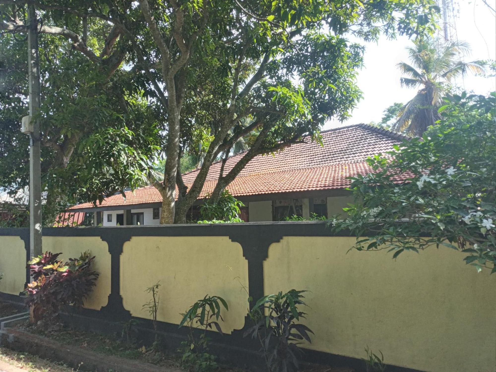 Water Front Home Stay And Resort 아누라다푸라 외부 사진