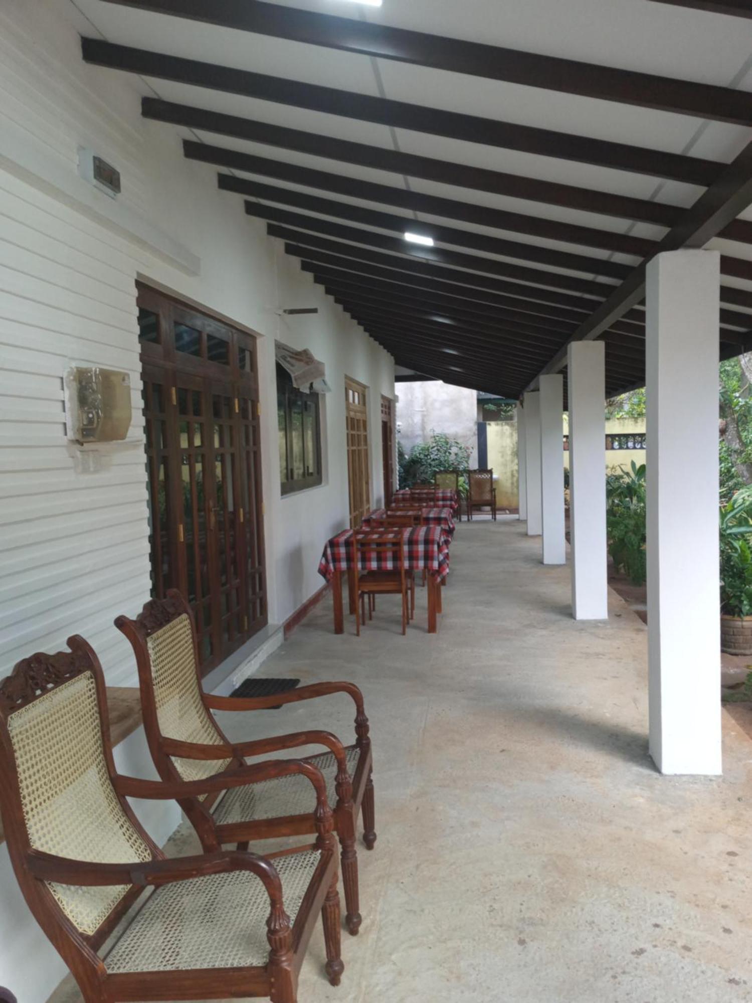 Water Front Home Stay And Resort 아누라다푸라 외부 사진