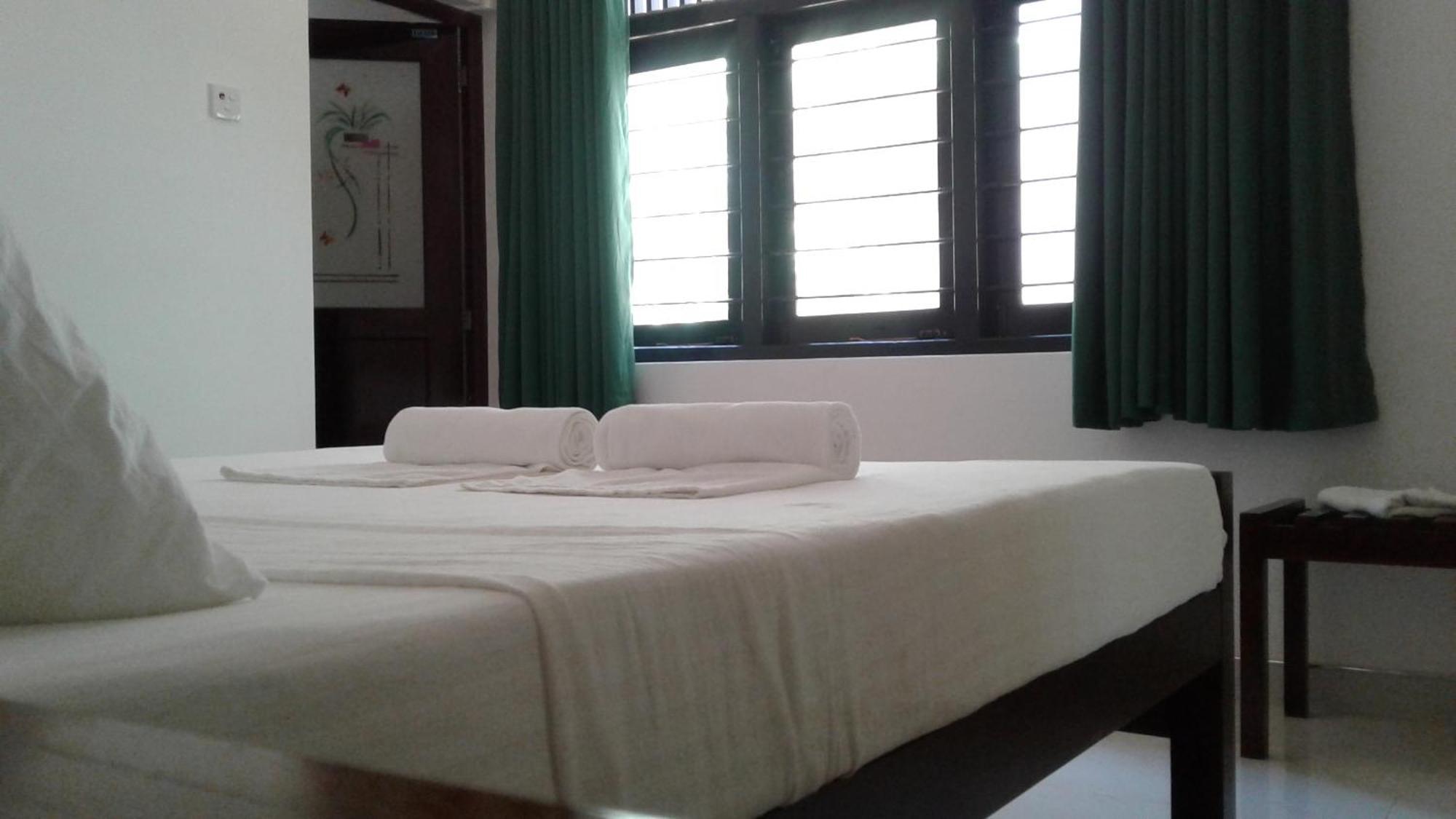 Water Front Home Stay And Resort 아누라다푸라 외부 사진