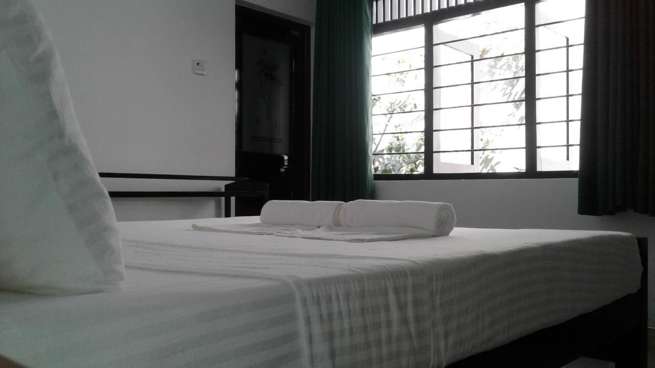 Water Front Home Stay And Resort 아누라다푸라 외부 사진