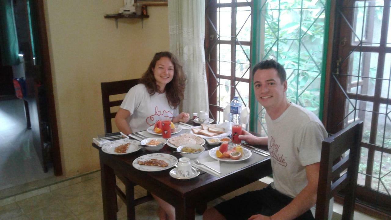 Water Front Home Stay And Resort 아누라다푸라 외부 사진