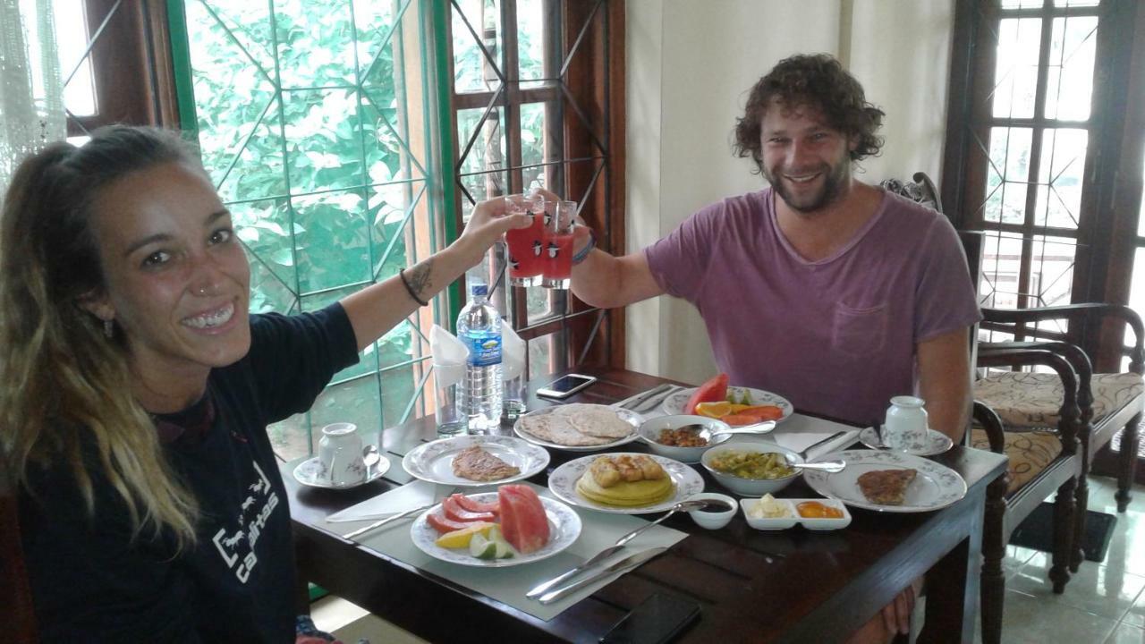 Water Front Home Stay And Resort 아누라다푸라 외부 사진