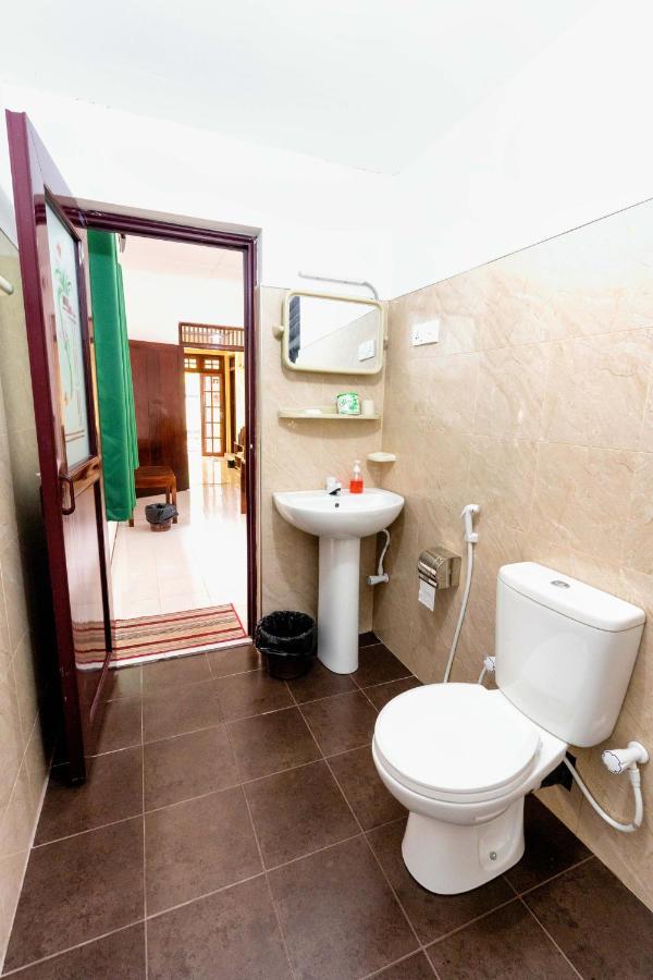 Water Front Home Stay And Resort 아누라다푸라 외부 사진