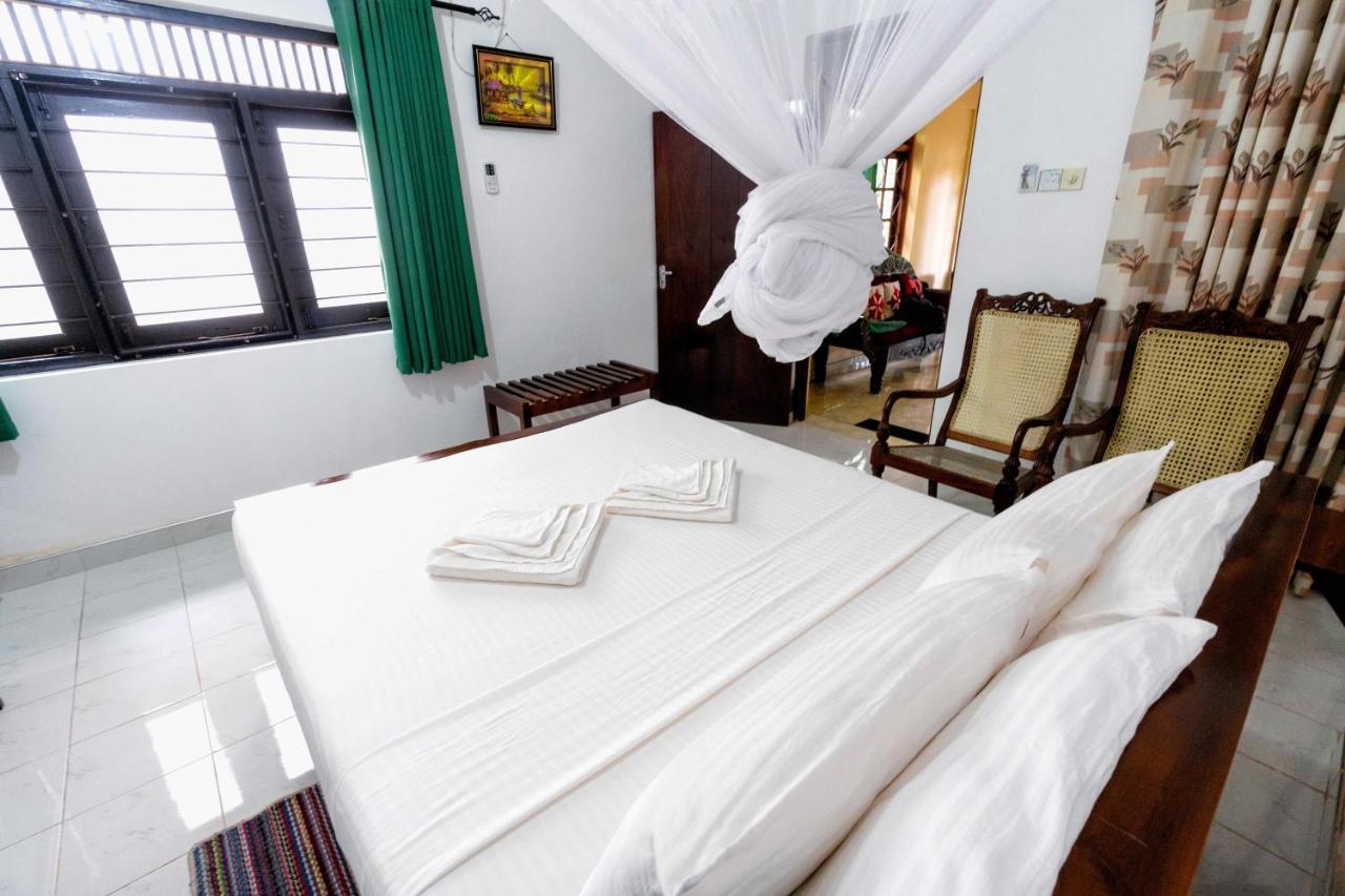 Water Front Home Stay And Resort 아누라다푸라 외부 사진